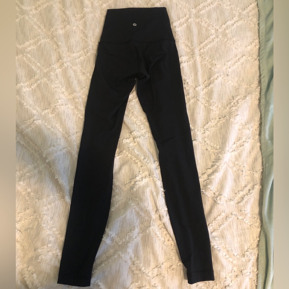 PRACTICALLY BRAND NEW LULULEMON LEGGINGS SIZE 0